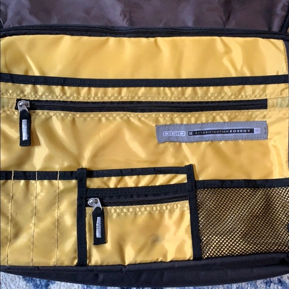 OGIO Street messenger Bag - Picture 5 of 8